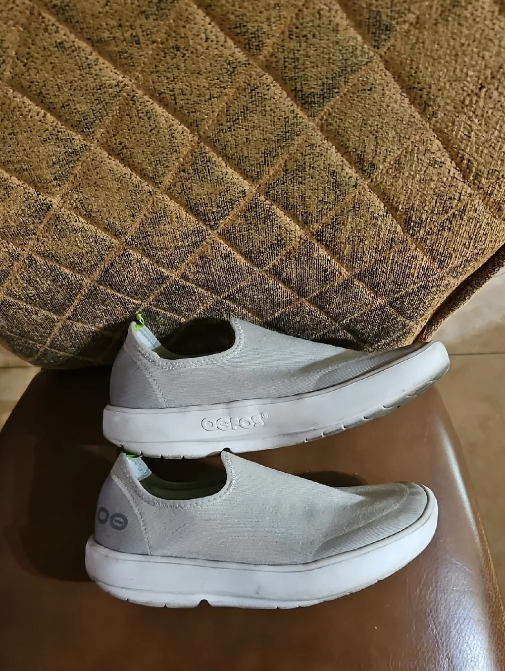 OOFOS OOmg EEZEE Low Slip On Sneakers Walking Shoes Recovery Gray White - Picture 3 of 6